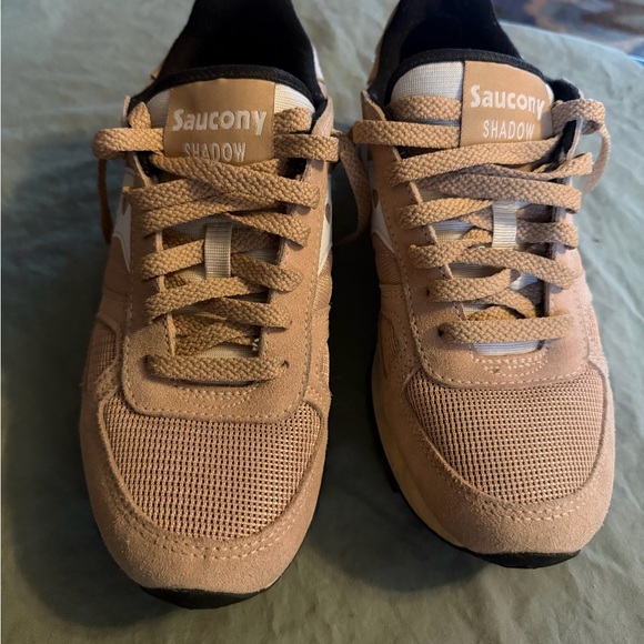 ❤️Day Special Saucony Shadow Sneakers Tan & White size 7.5 - Picture 3 of 8